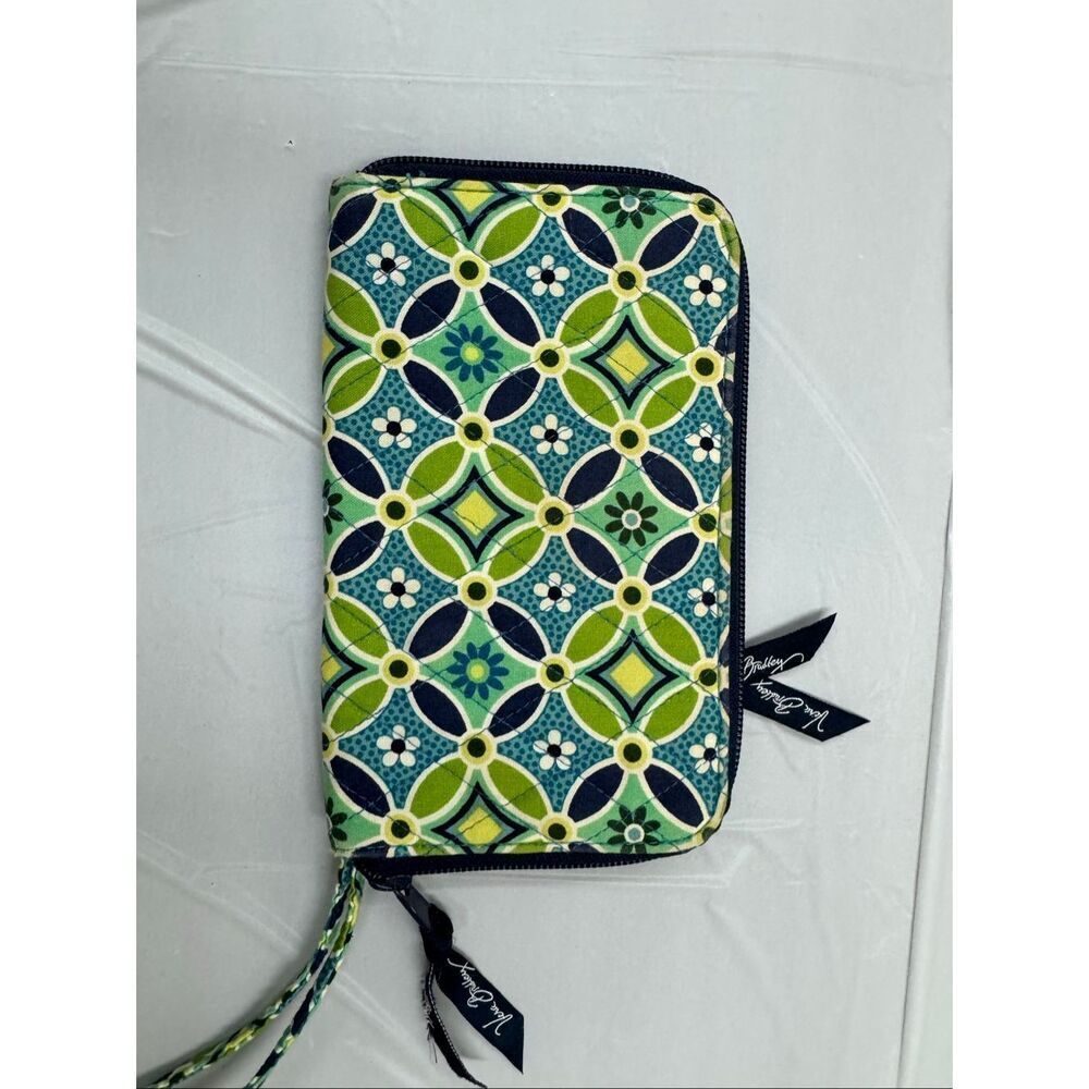 Vera Bradley Daisy Daisy Pattern Zip Wristlet Wallet